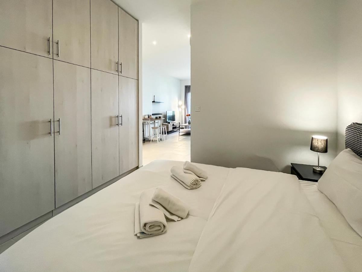 Soho Modern 55Sqm Studio With Secret Garden Lägenhet Aten Exteriör bild